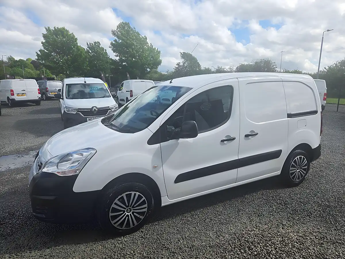 Used 2018 Peugeot Partner Se L1 White - Interior and Exterior details 7