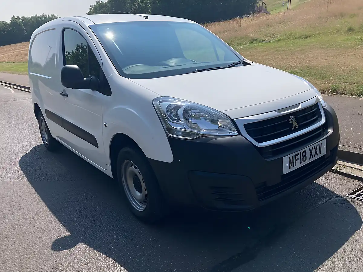Used 2018 Peugeot Partner Se L1 White - Front View
