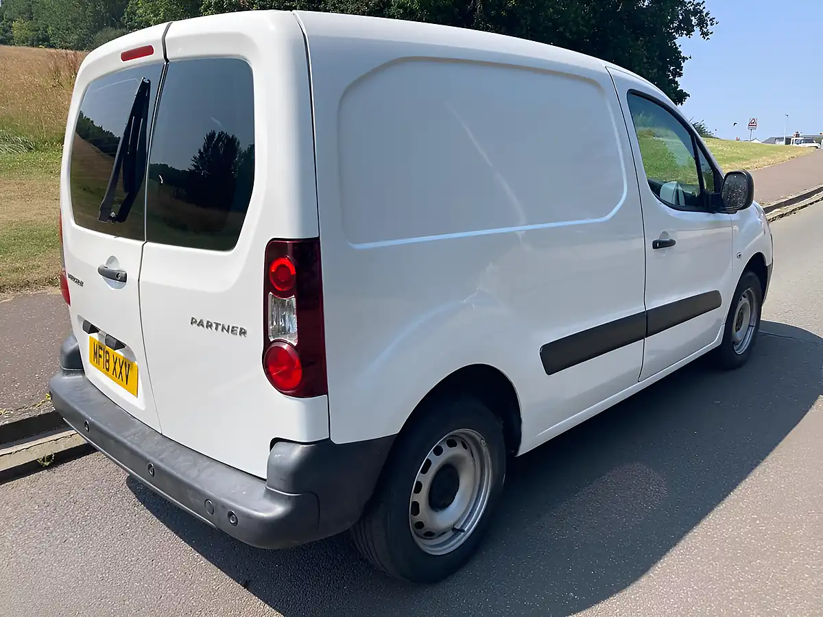 Used 2018 Peugeot Partner Se L1 White - Interior and Exterior details 3