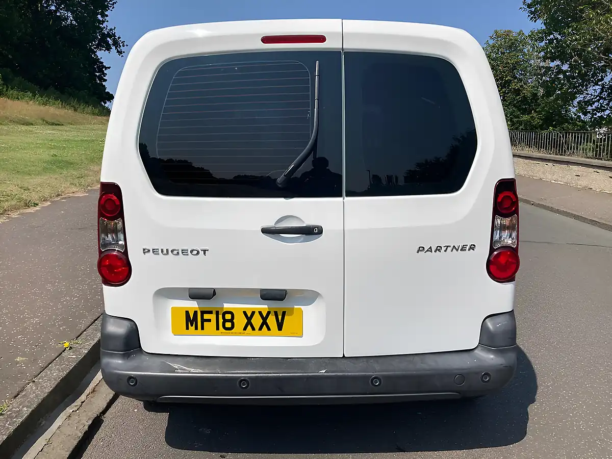 Used 2018 Peugeot Partner Se L1 White - Interior and Exterior details 4