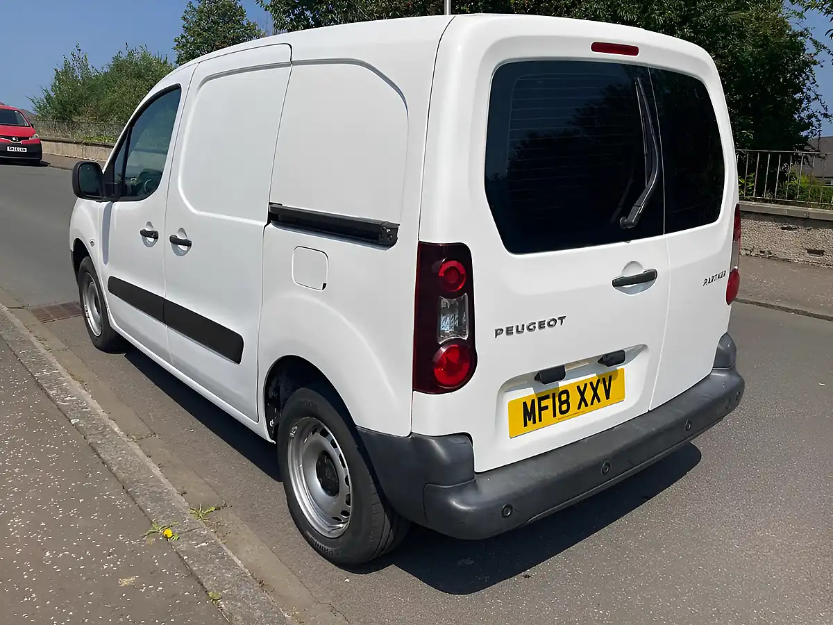 Used 2018 Peugeot Partner Se L1 White - Interior and Exterior details 5