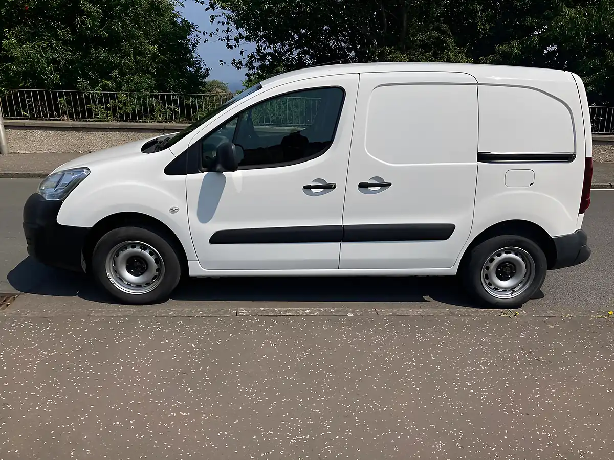 Used 2018 Peugeot Partner Se L1 White - Interior and Exterior details 6