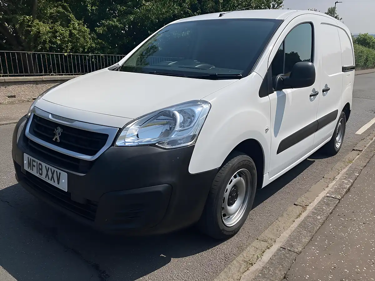 Used 2018 Peugeot Partner Se L1 White - Interior and Exterior details 7
