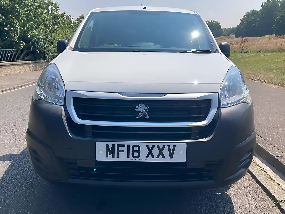 Used 2018 Peugeot Partner Se L1 White - Interior and Exterior details 8