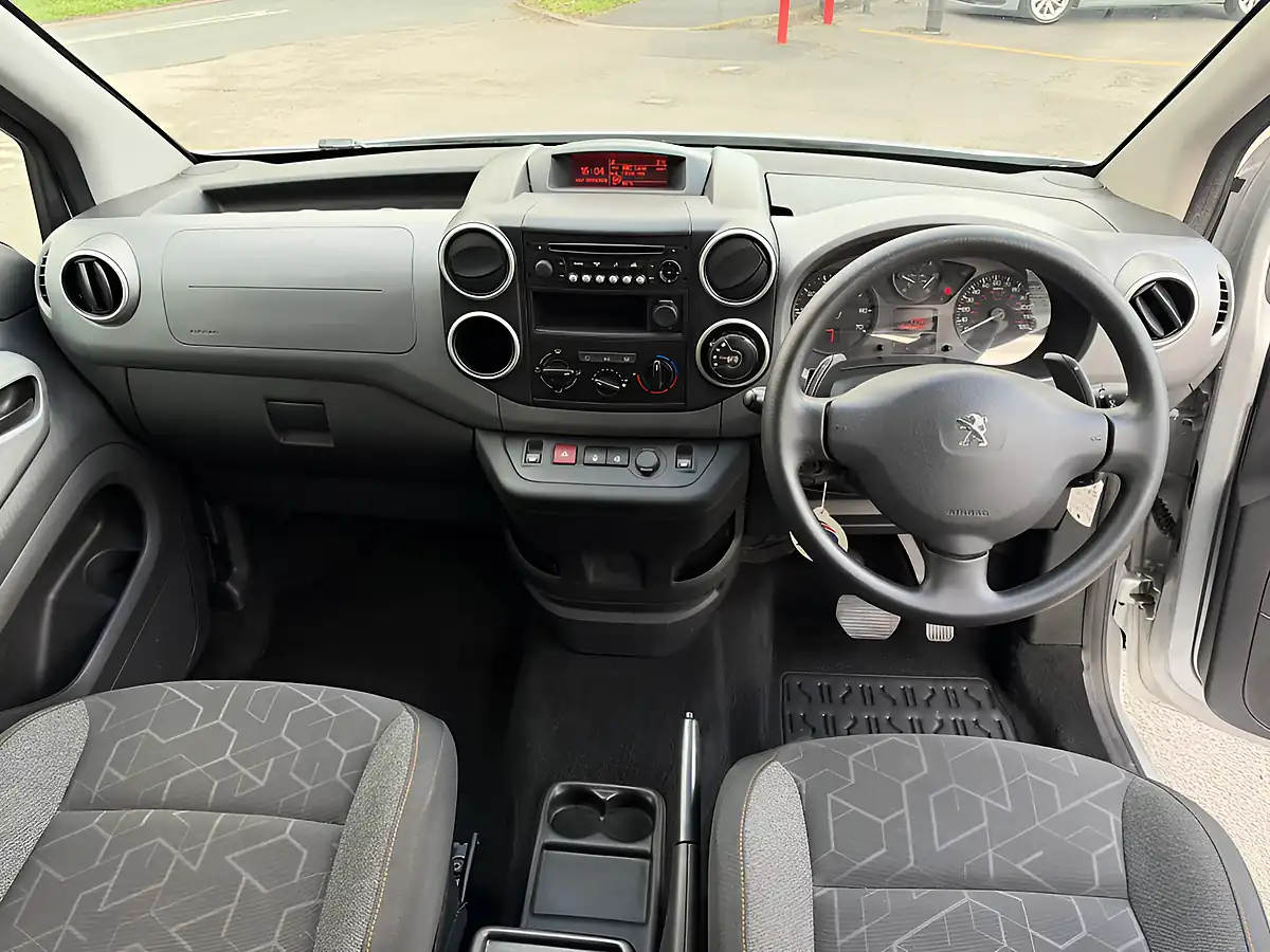 Used 2018 Peugeot Partner Tepee Active Silver - Interior and Exterior details 2