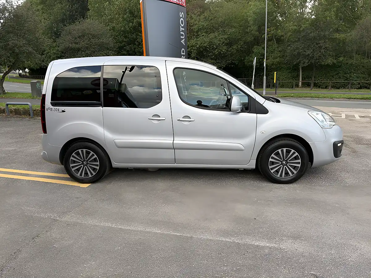Used 2018 Peugeot Partner Tepee Active Silver - Interior and Exterior details 4