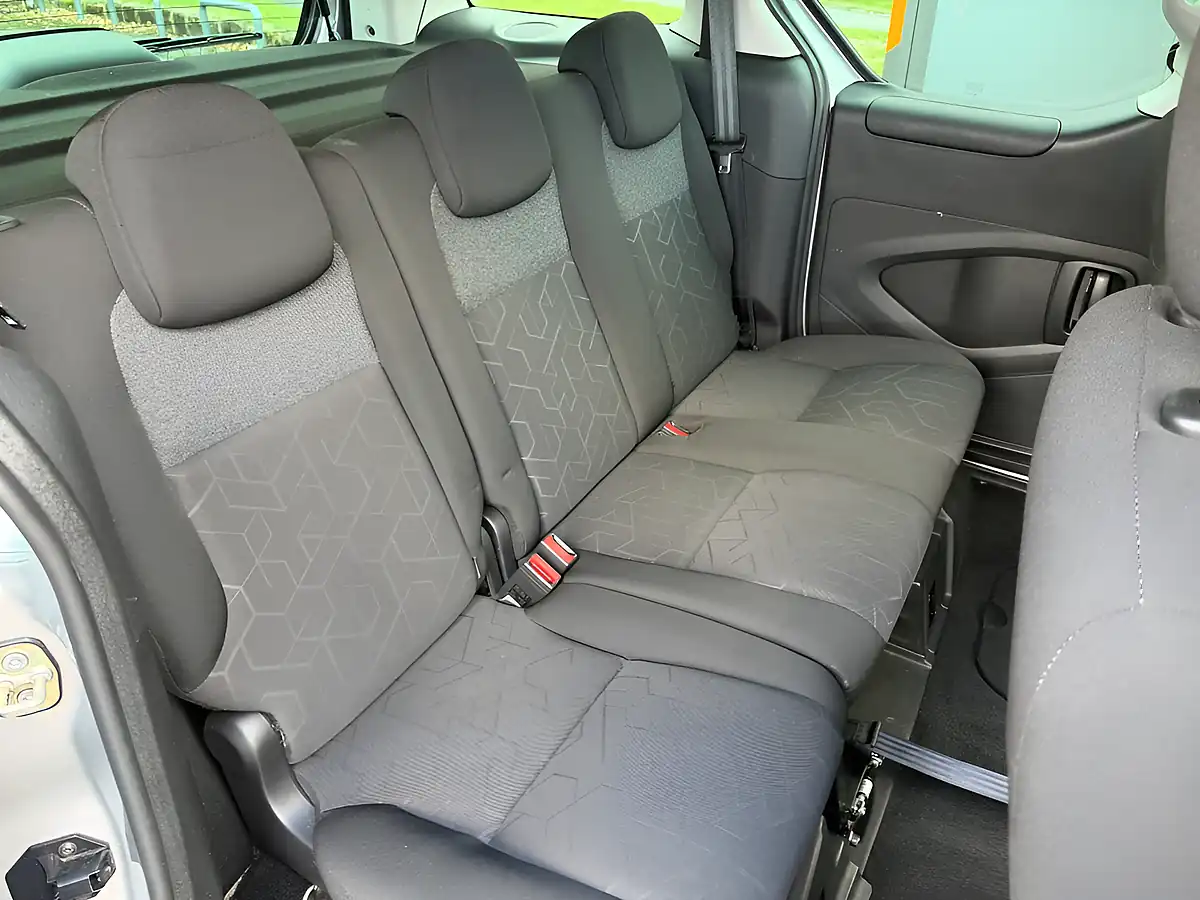 Used 2018 Peugeot Partner Tepee Active Silver - Interior and Exterior details 5