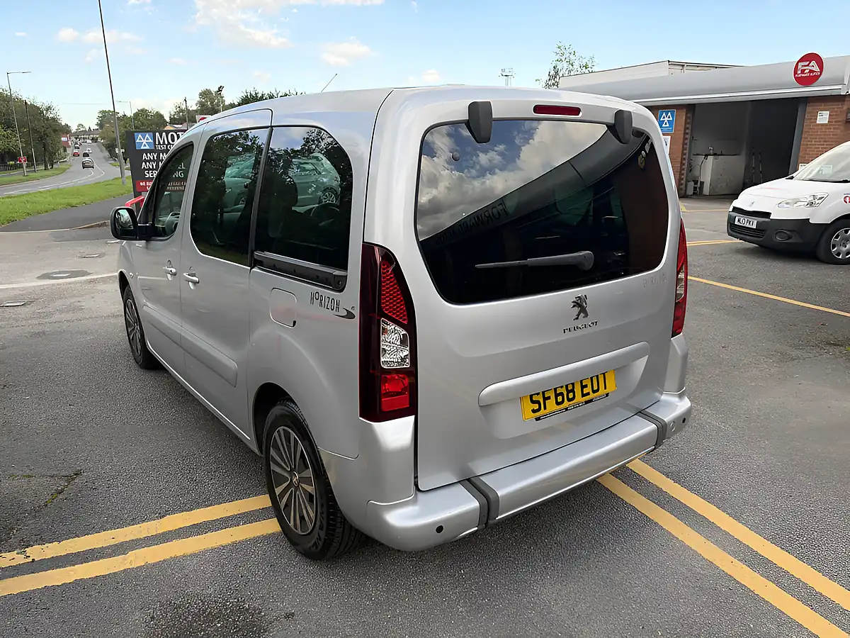 Used 2018 Peugeot Partner Tepee Active Silver - Interior and Exterior details 6