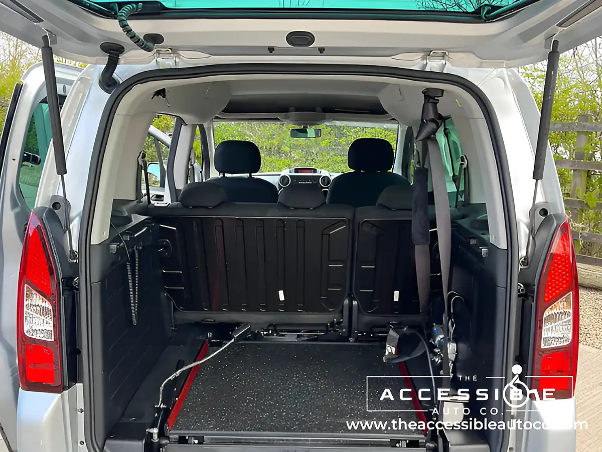 Used 2018 Peugeot Partner Tepee Active Silver - Interior and Exterior details 10