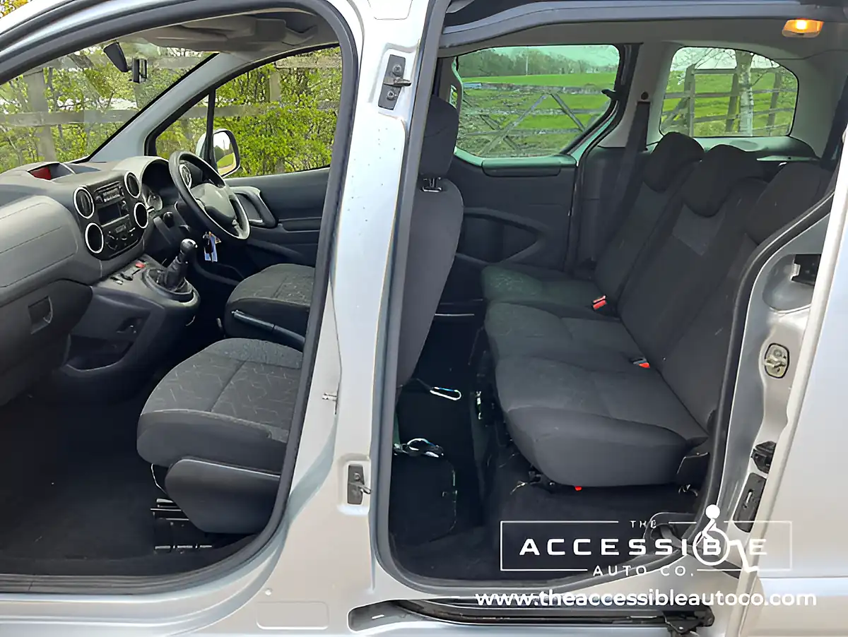 Used 2018 Peugeot Partner Tepee Active Silver - Interior and Exterior details 11