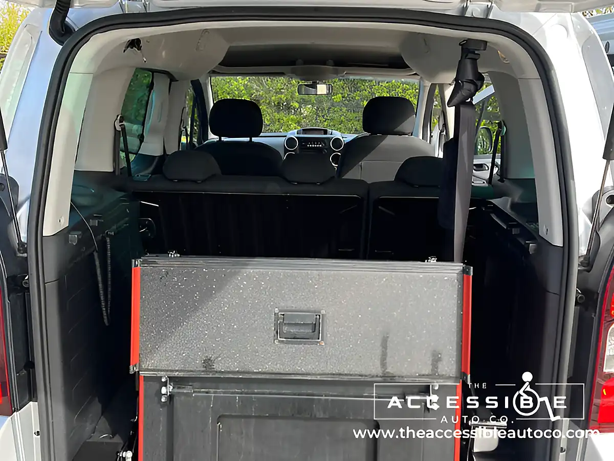 Used 2018 Peugeot Partner Tepee Active Silver - Interior and Exterior details 12