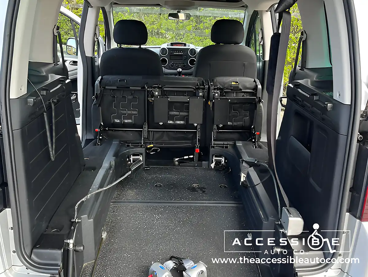 Used 2018 Peugeot Partner Tepee Active Silver - Interior and Exterior details 13
