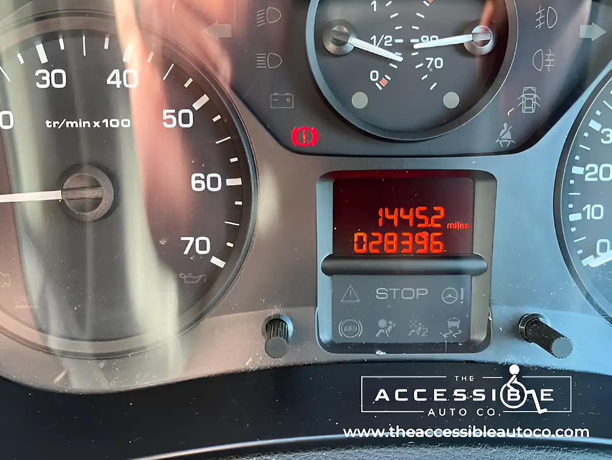 Used 2018 Peugeot Partner Tepee Active Silver - Interior and Exterior details 15