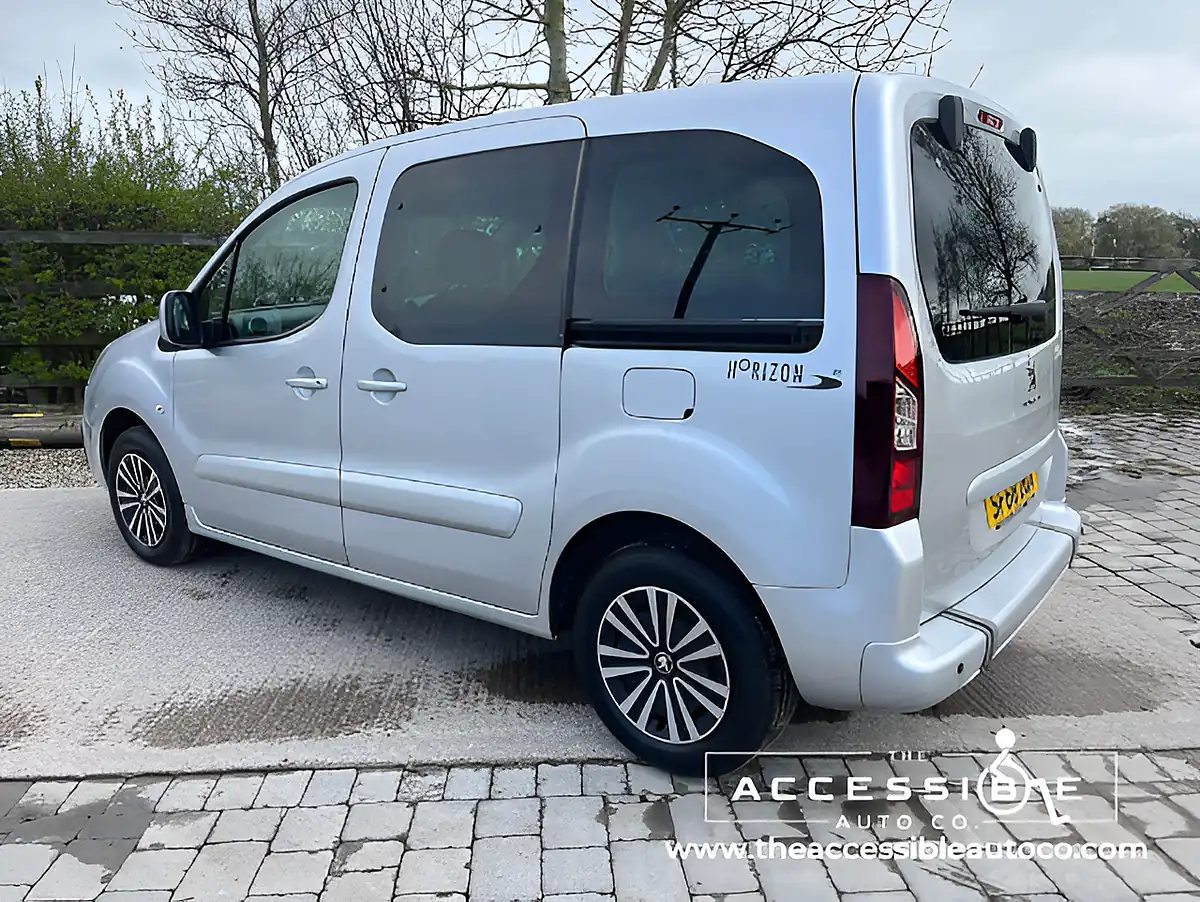 Used 2018 Peugeot Partner Tepee Active Silver - Interior and Exterior details 6