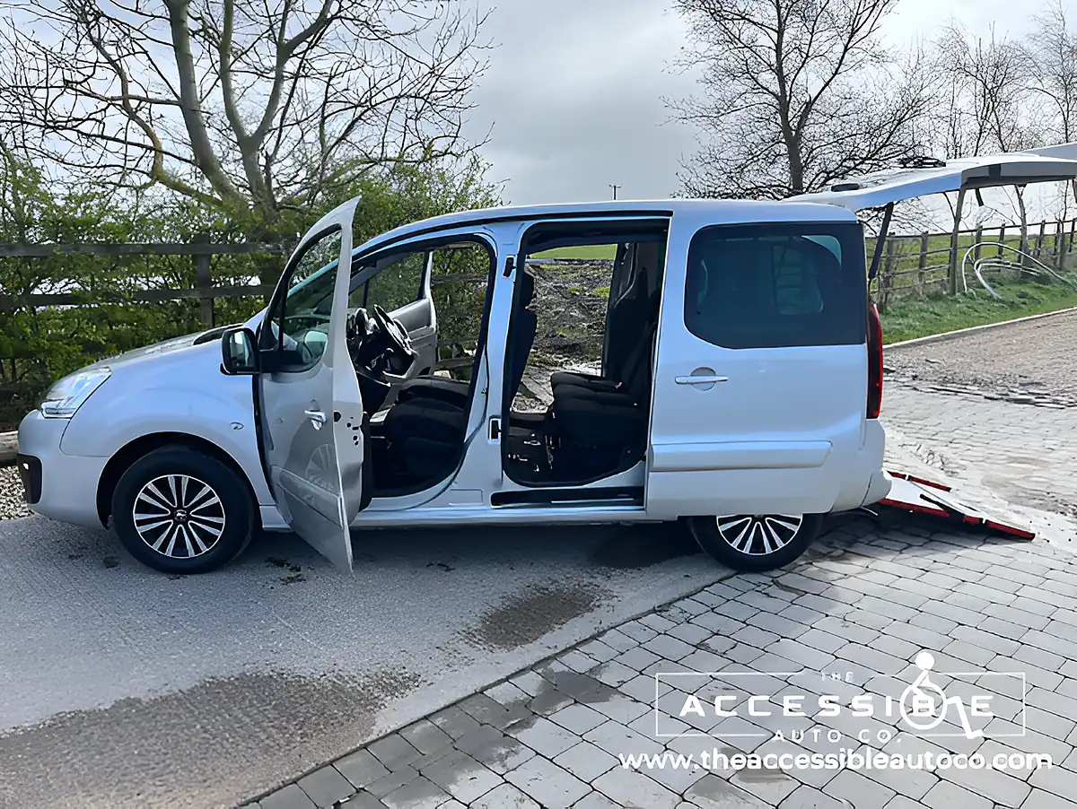 Used 2018 Peugeot Partner Tepee Active Silver - Interior and Exterior details 8