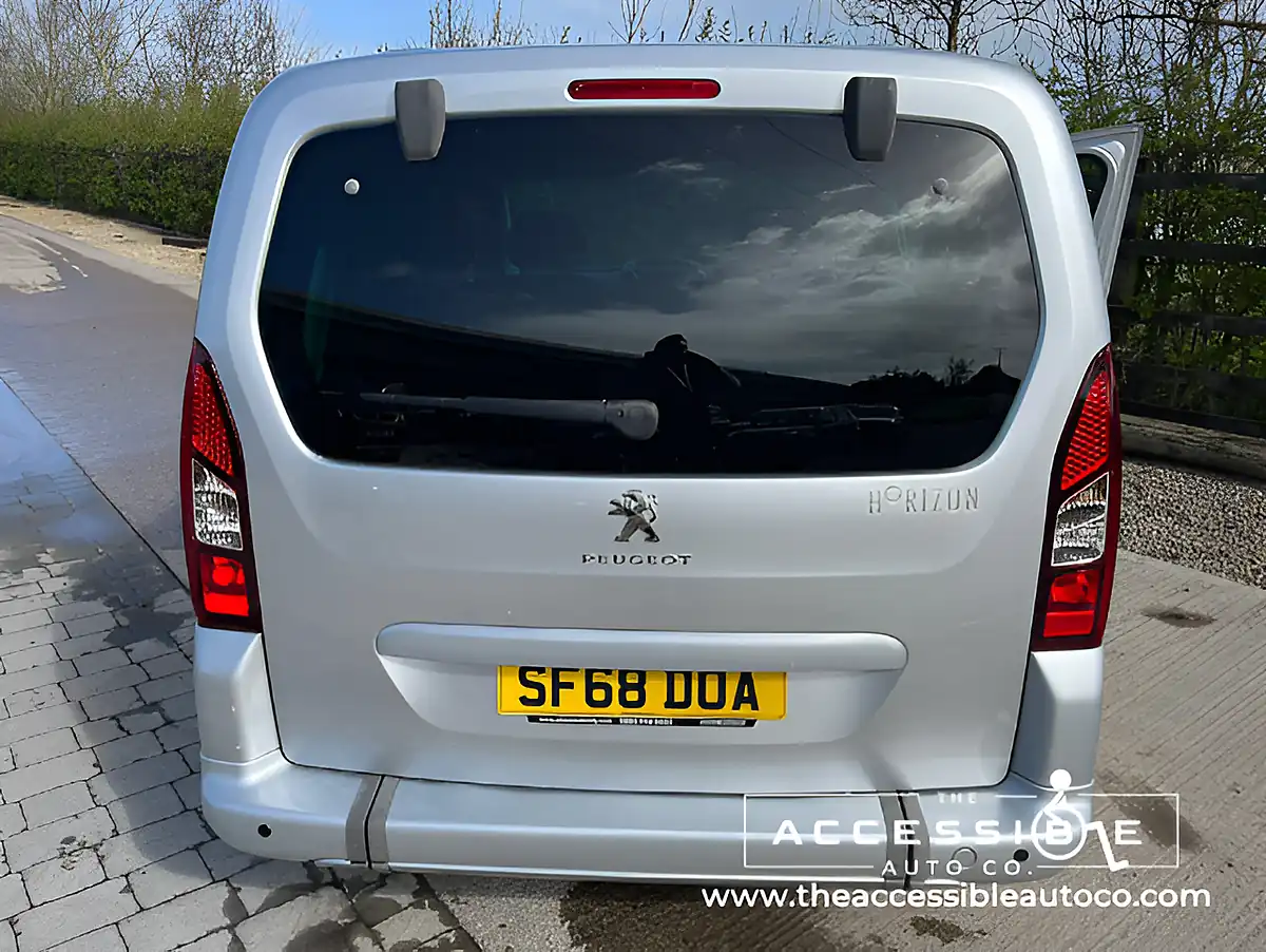 Used 2018 Peugeot Partner Tepee Active Silver - Interior and Exterior details 9