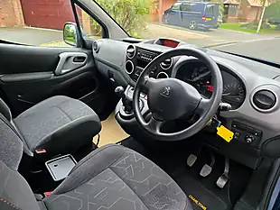 Used 2018 Peugeot Partner Tepee Allure Blue - Interior and Exterior details 11