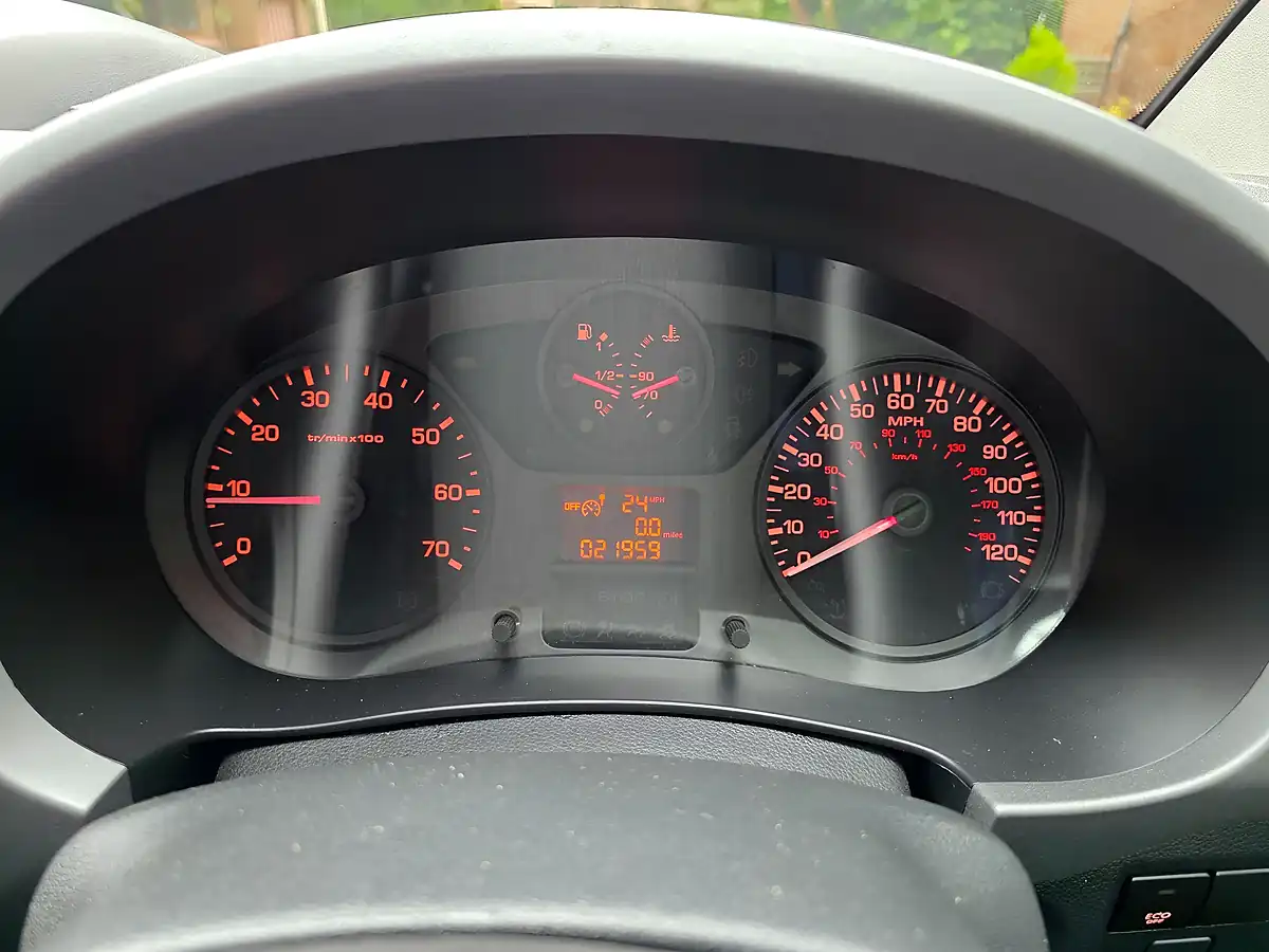 Used 2018 Peugeot Partner Tepee Allure Blue - Interior and Exterior details 17