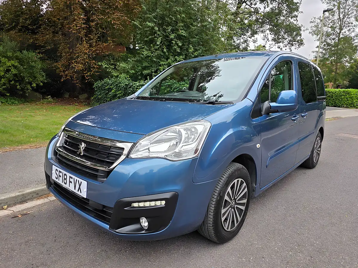 Used 2018 Peugeot Partner Tepee Allure Blue - Interior and Exterior details 2