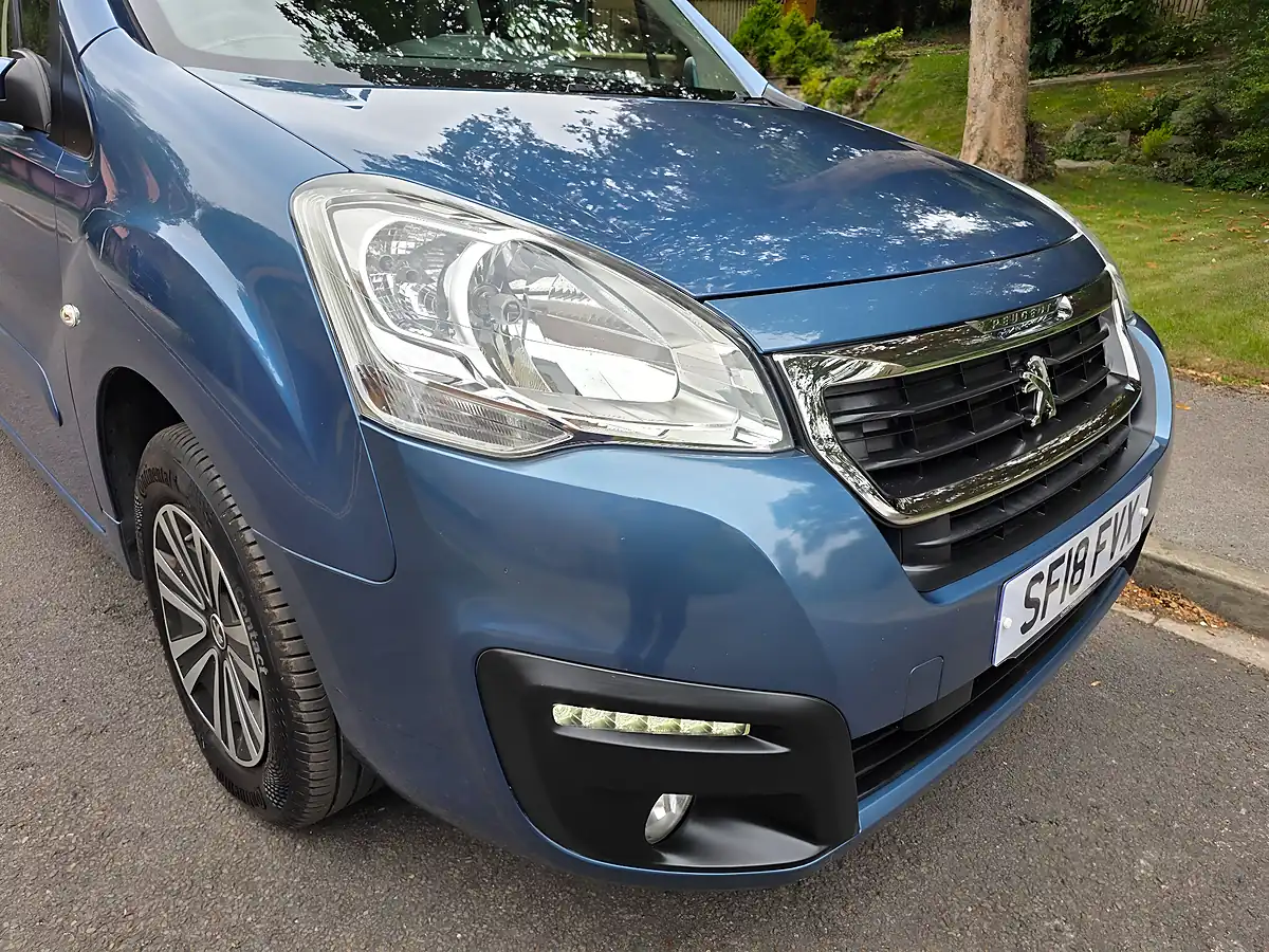 Used 2018 Peugeot Partner Tepee Allure Blue - Interior and Exterior details 3