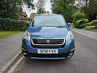 Used 2018 Peugeot Partner Tepee Allure Blue - Interior and Exterior details 4