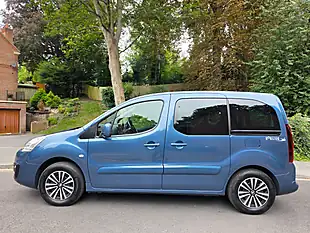 Used 2018 Peugeot Partner Tepee Allure Blue - Interior and Exterior details 7