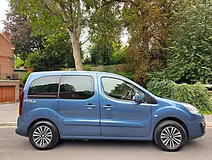 Used 2018 Peugeot Partner Tepee Allure Blue - Interior and Exterior details 9