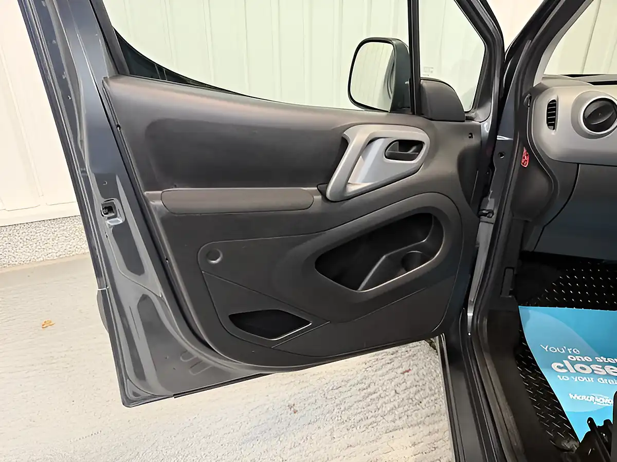 Used 2018 Peugeot Partner Tepee Allure Shark Grey - Interior and Exterior details 18