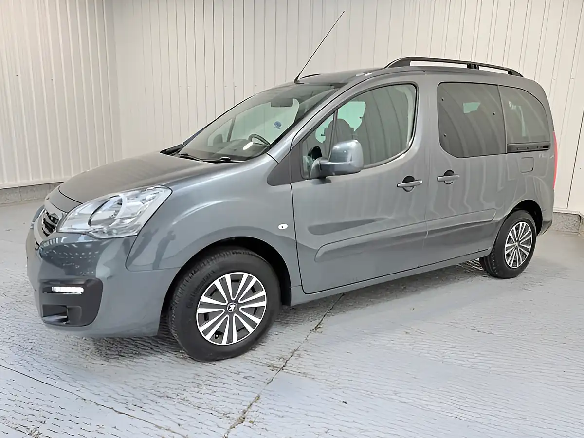 Used 2018 Peugeot Partner Tepee Allure Shark Grey - Interior and Exterior details 3