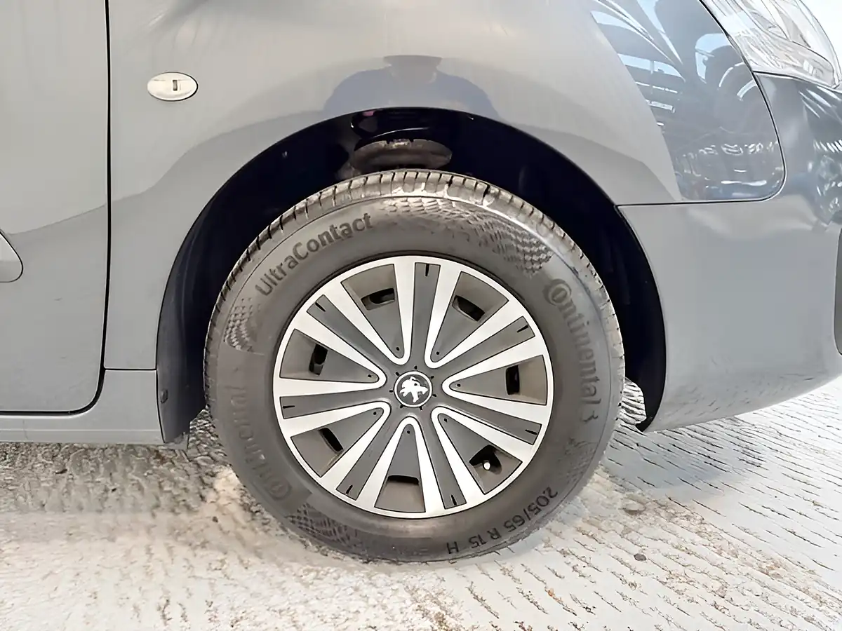 Used 2018 Peugeot Partner Tepee Allure Shark Grey - Interior and Exterior details 4