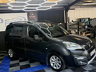 Used 2018 Peugeot Partner Tepee Outdoor Grey - Interior and Exterior details 10