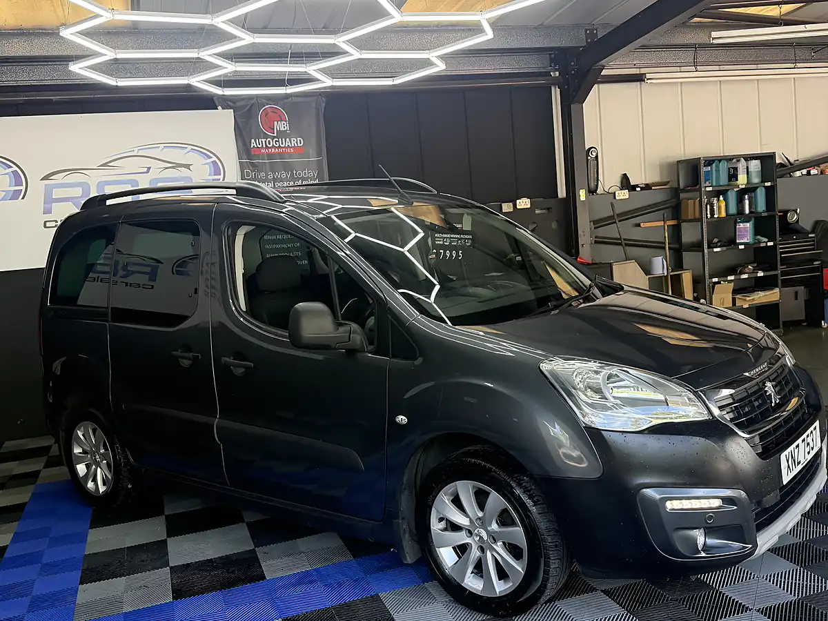 Used 2018 Peugeot Partner Tepee Outdoor Grey - Interior and Exterior details 10