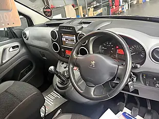 Used 2018 Peugeot Partner Tepee Outdoor Grey - Interior and Exterior details 13
