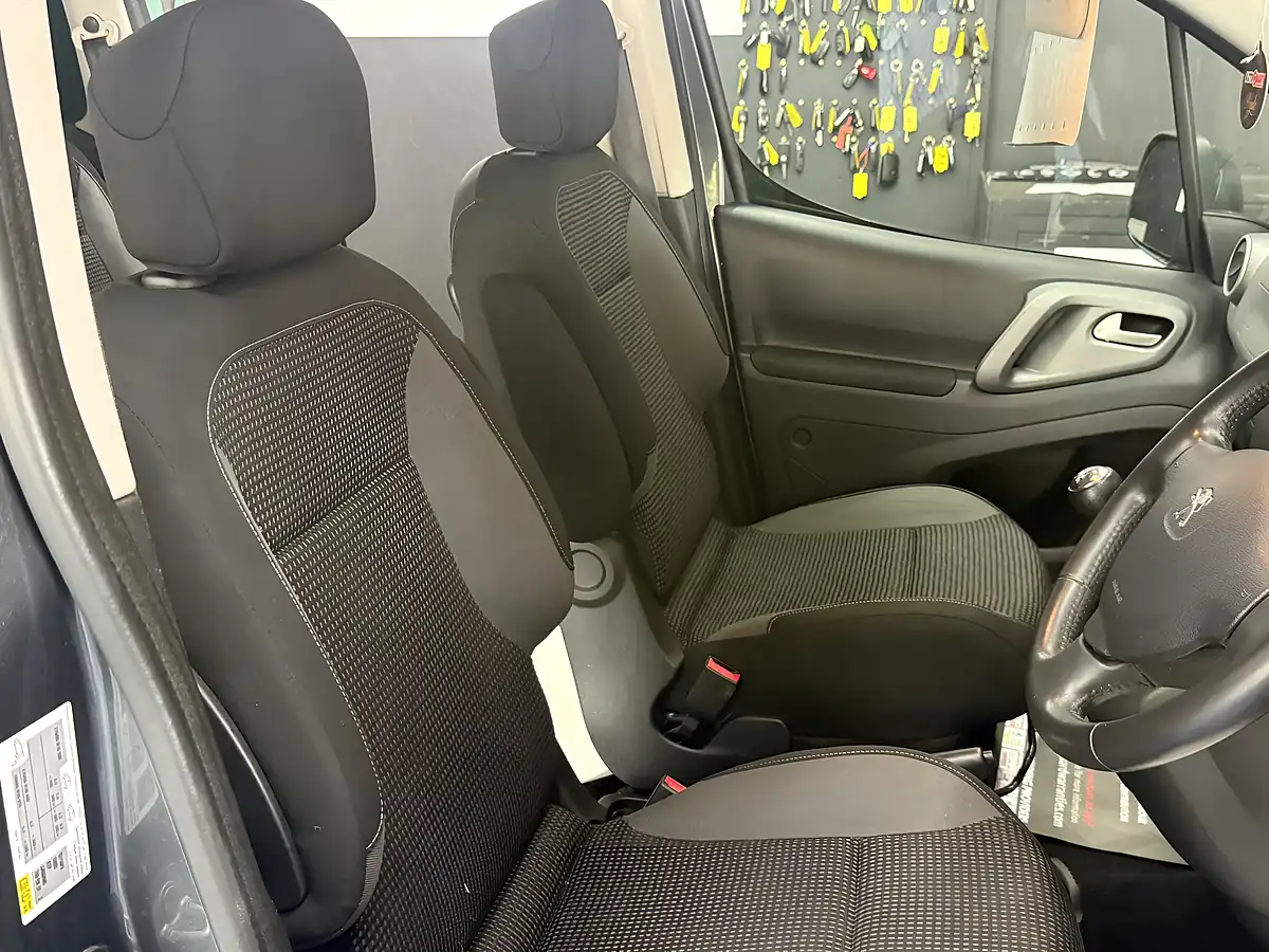 Used 2018 Peugeot Partner Tepee Outdoor Grey - Interior and Exterior details 14