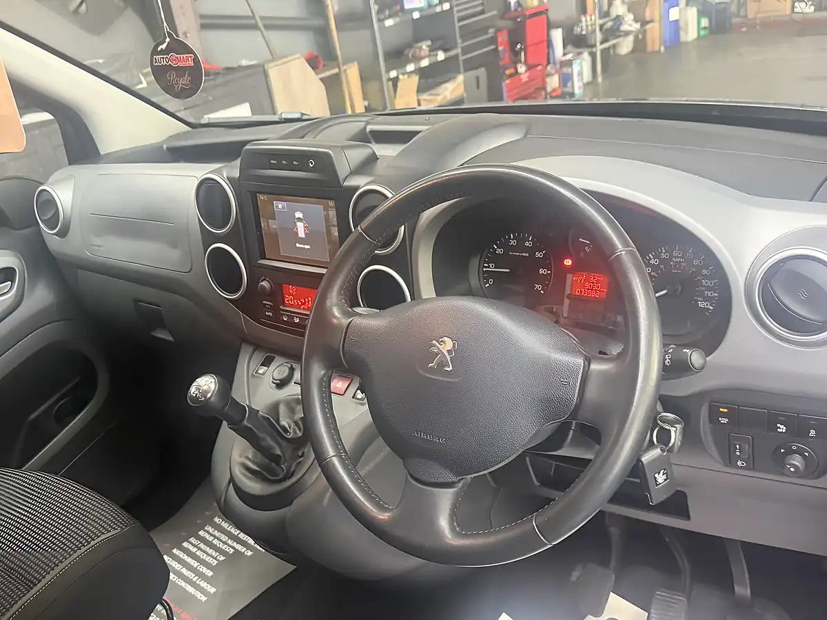 Used 2018 Peugeot Partner Tepee Outdoor Grey - Interior and Exterior details 15