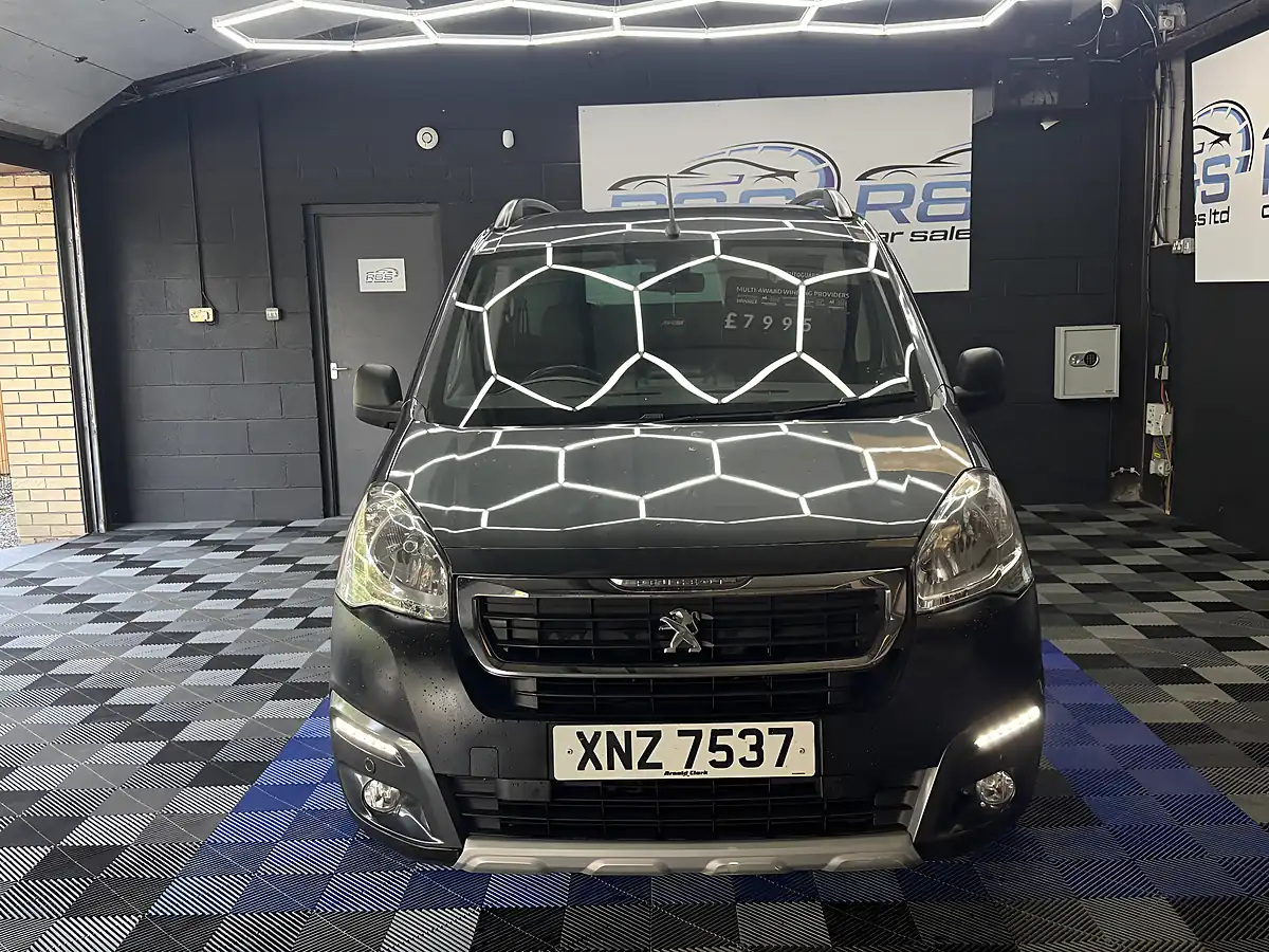 Used 2018 Peugeot Partner Tepee Outdoor Grey - Interior and Exterior details 2