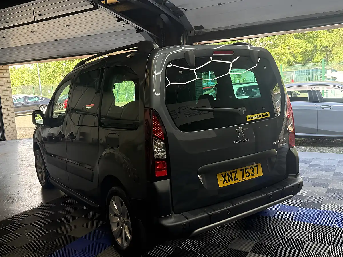 Used 2018 Peugeot Partner Tepee Outdoor Grey - Interior and Exterior details 6