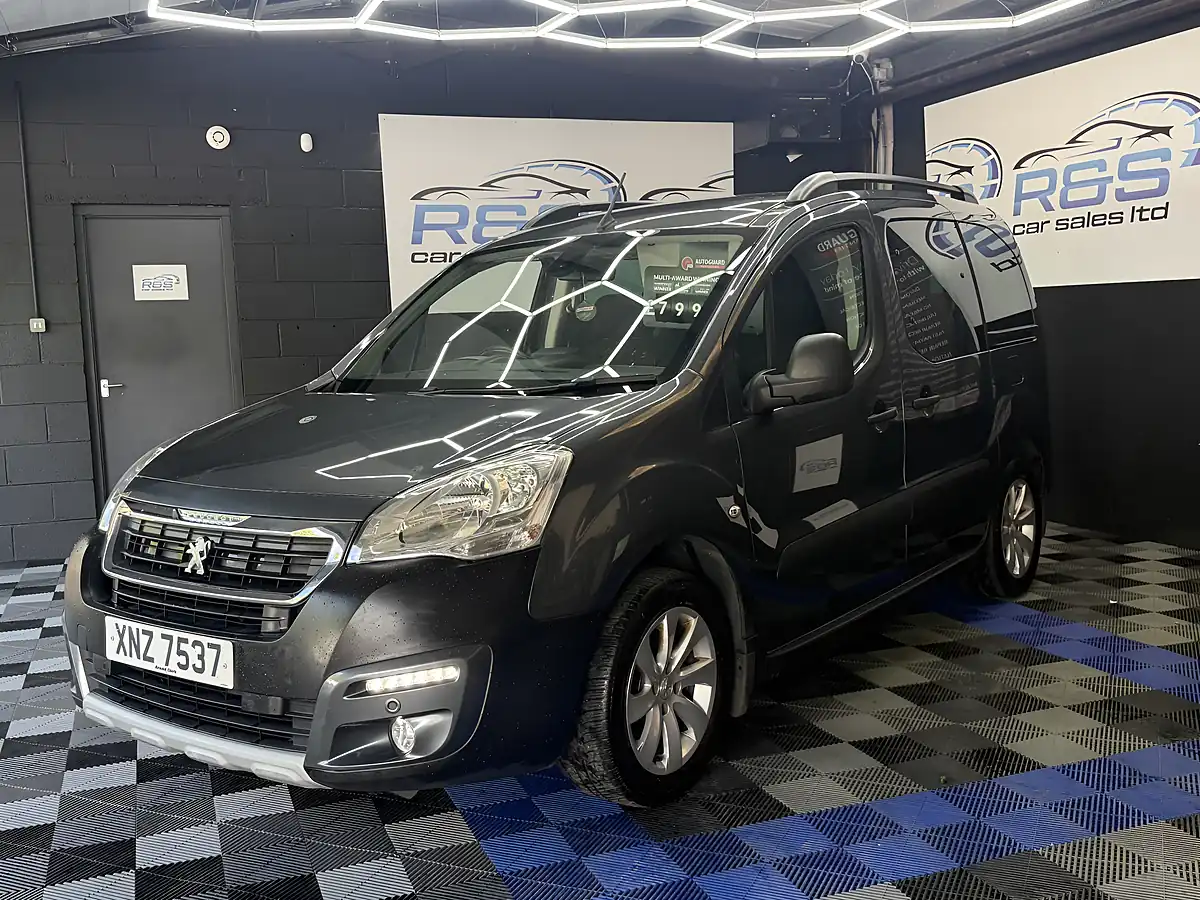 Used 2018 Peugeot Partner Tepee Outdoor Grey - Interior and Exterior details 8