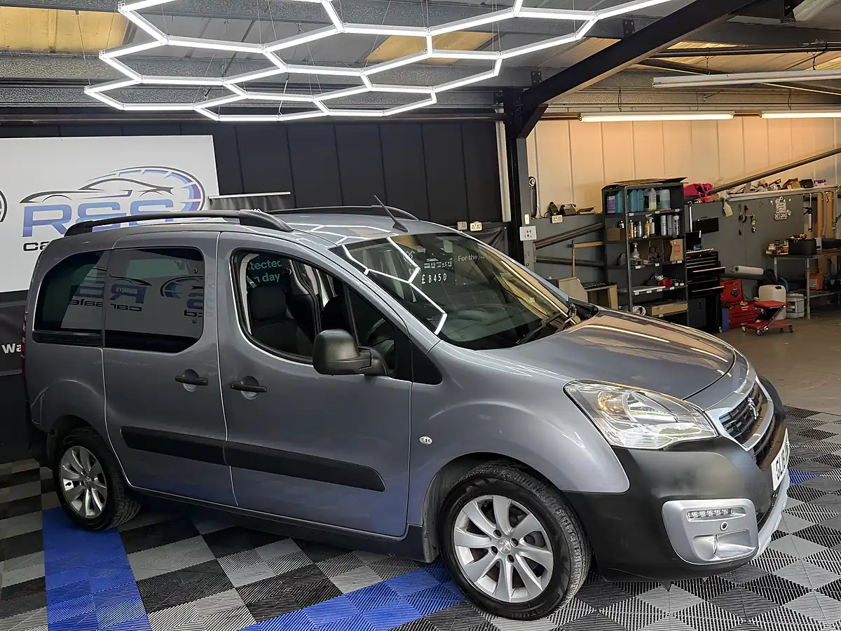 Used 2018 Peugeot Partner Tepee Outdoor Grey - Interior and Exterior details 13