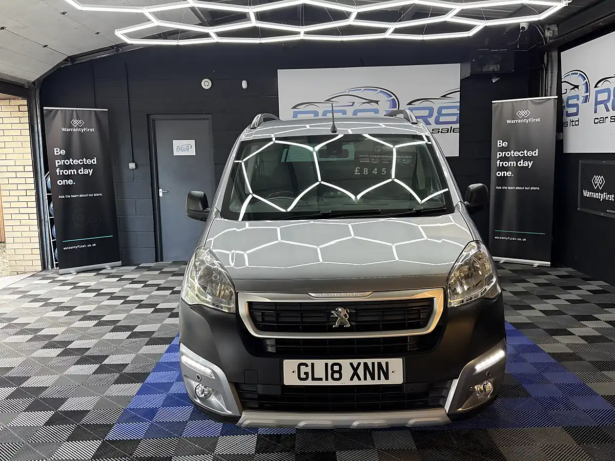 Used 2018 Peugeot Partner Tepee Outdoor Grey - Interior and Exterior details 2