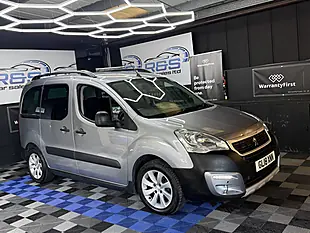 Used 2018 Peugeot Partner Tepee Outdoor Grey - Interior and Exterior details 3