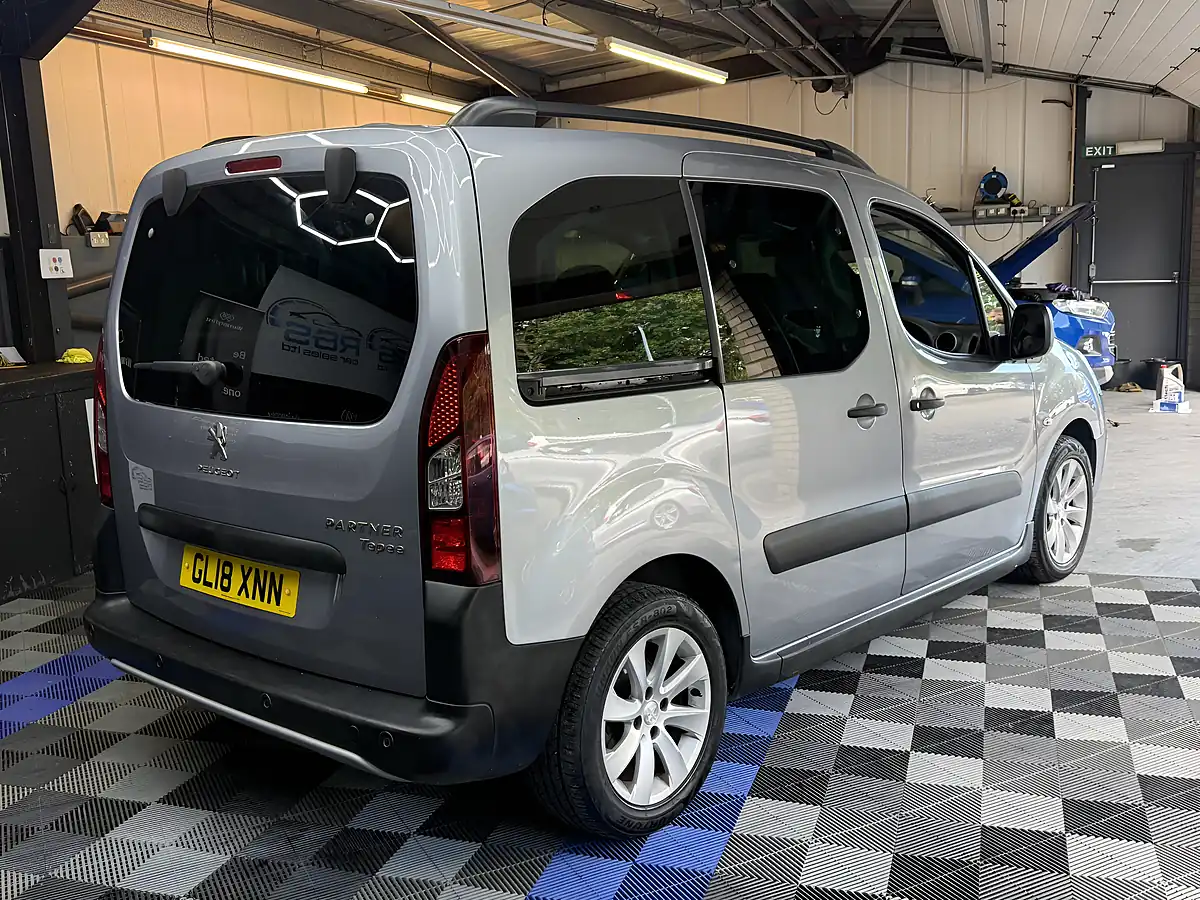 Used 2018 Peugeot Partner Tepee Outdoor Grey - Interior and Exterior details 4