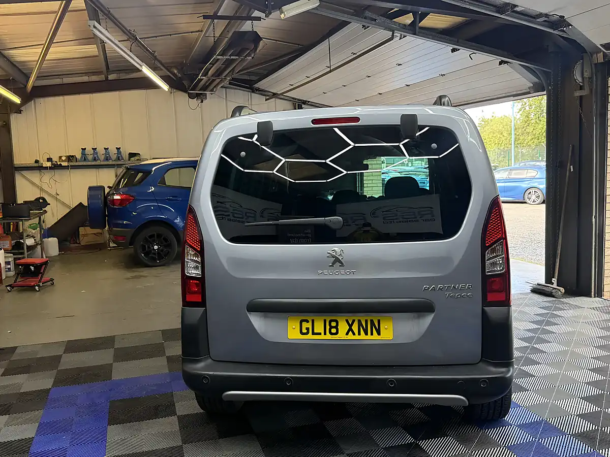 Used 2018 Peugeot Partner Tepee Outdoor Grey - Interior and Exterior details 6