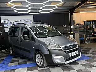 Used 2018 Peugeot Partner Tepee Outdoor Grey - Interior and Exterior details 8