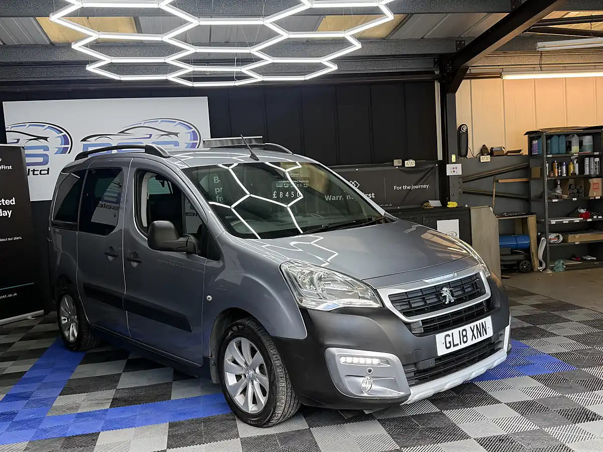 Used 2018 Peugeot Partner Tepee Outdoor Grey - Interior and Exterior details 8