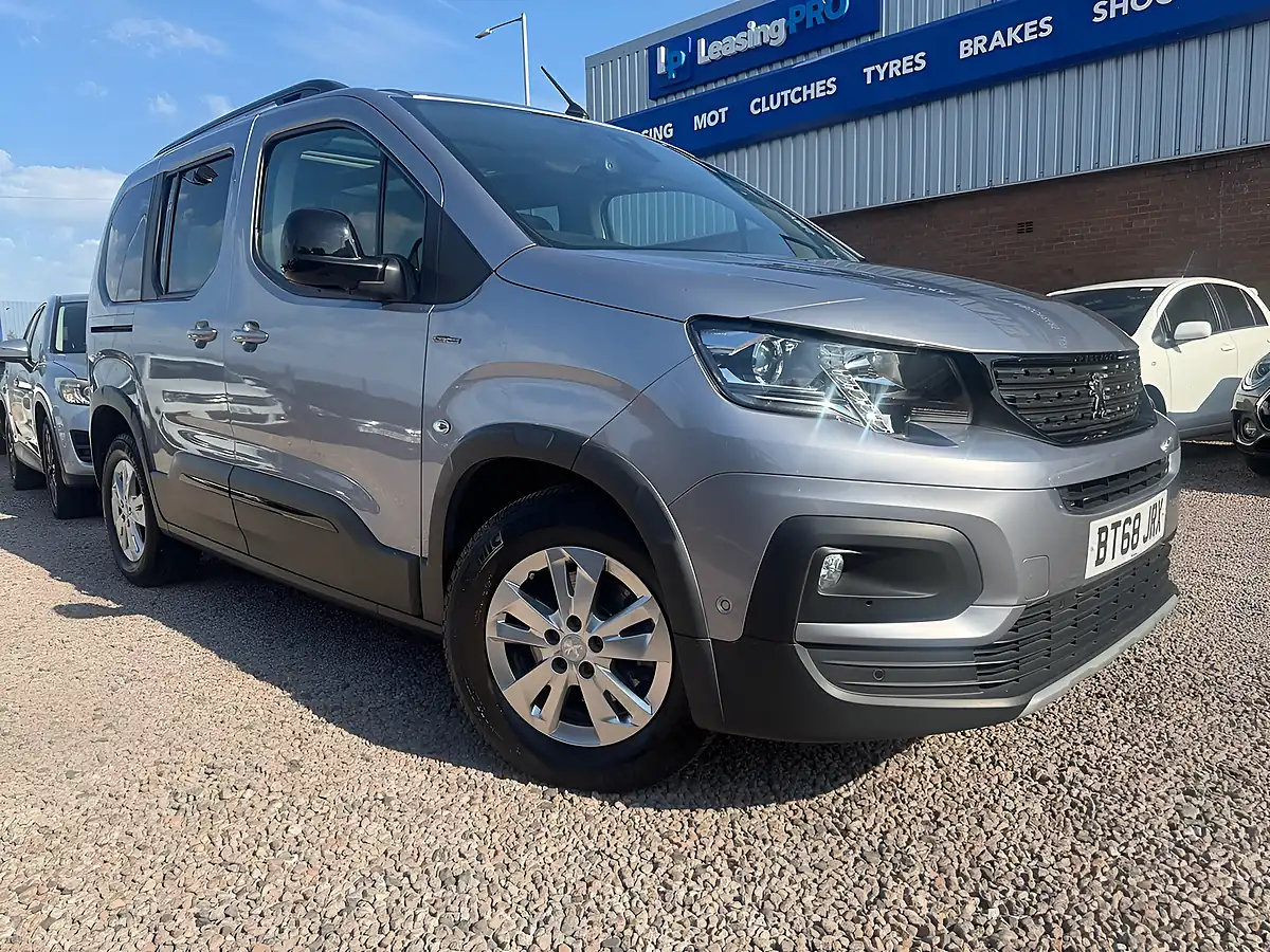 Used 2018 Peugeot Rifter GT Line Grey - Front View