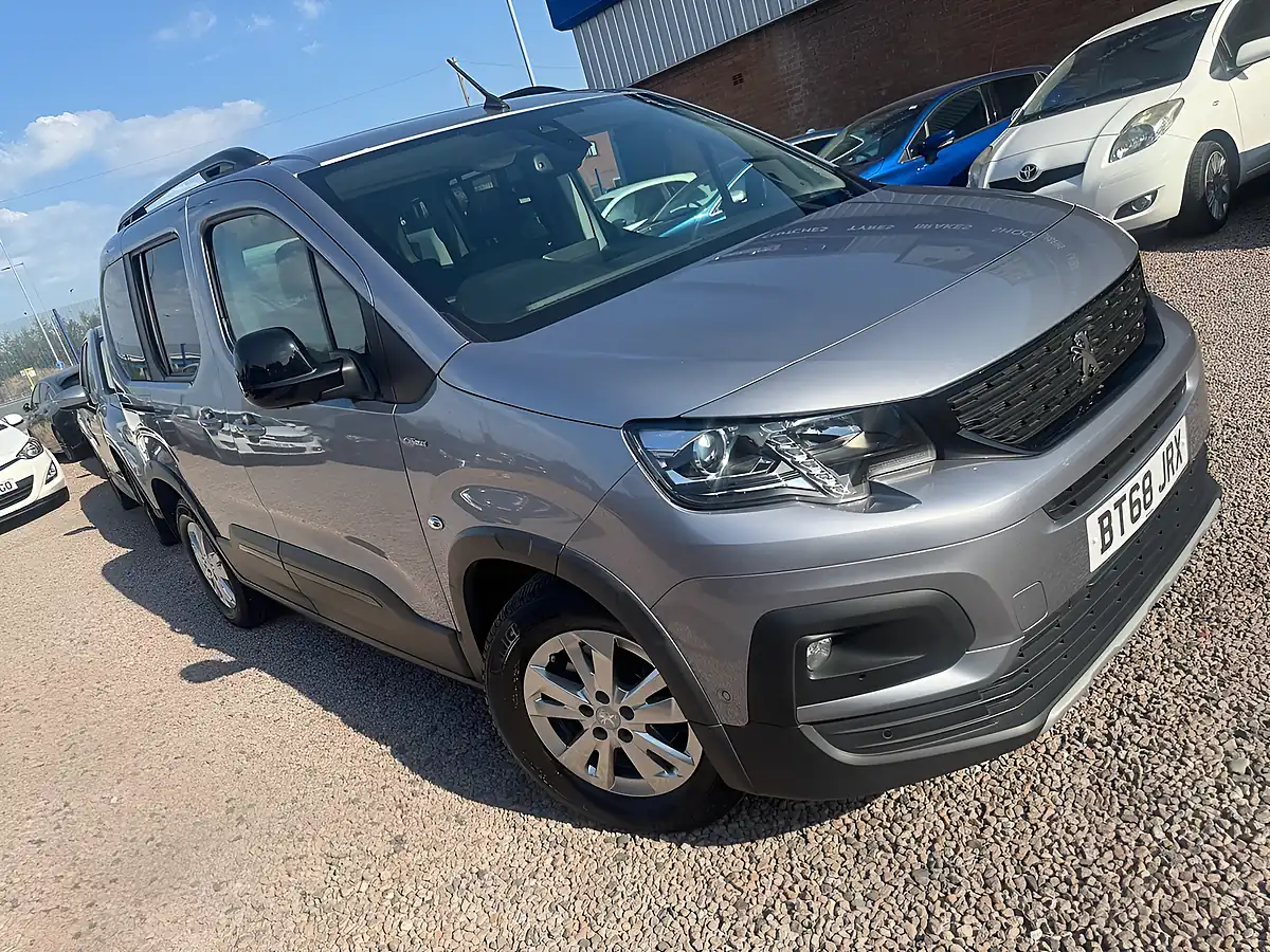 Used 2018 Peugeot Rifter GT Line Grey - Interior and Exterior details 12