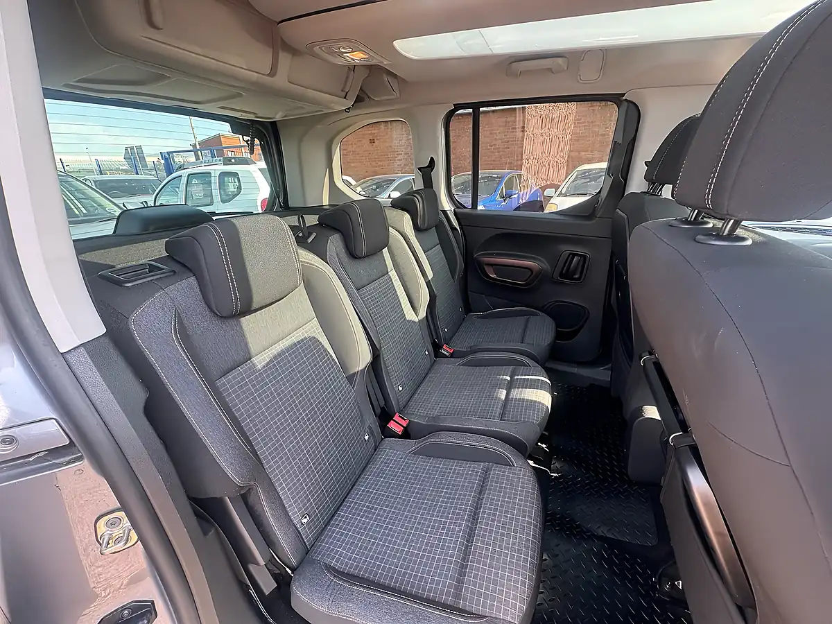 Used 2018 Peugeot Rifter GT Line Grey - Interior and Exterior details 13
