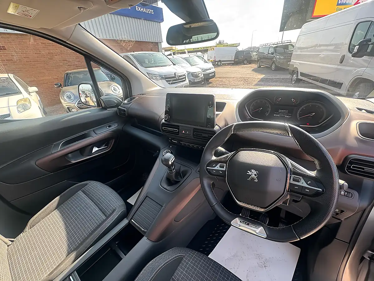 Used 2018 Peugeot Rifter GT Line Grey - Interior and Exterior details 14