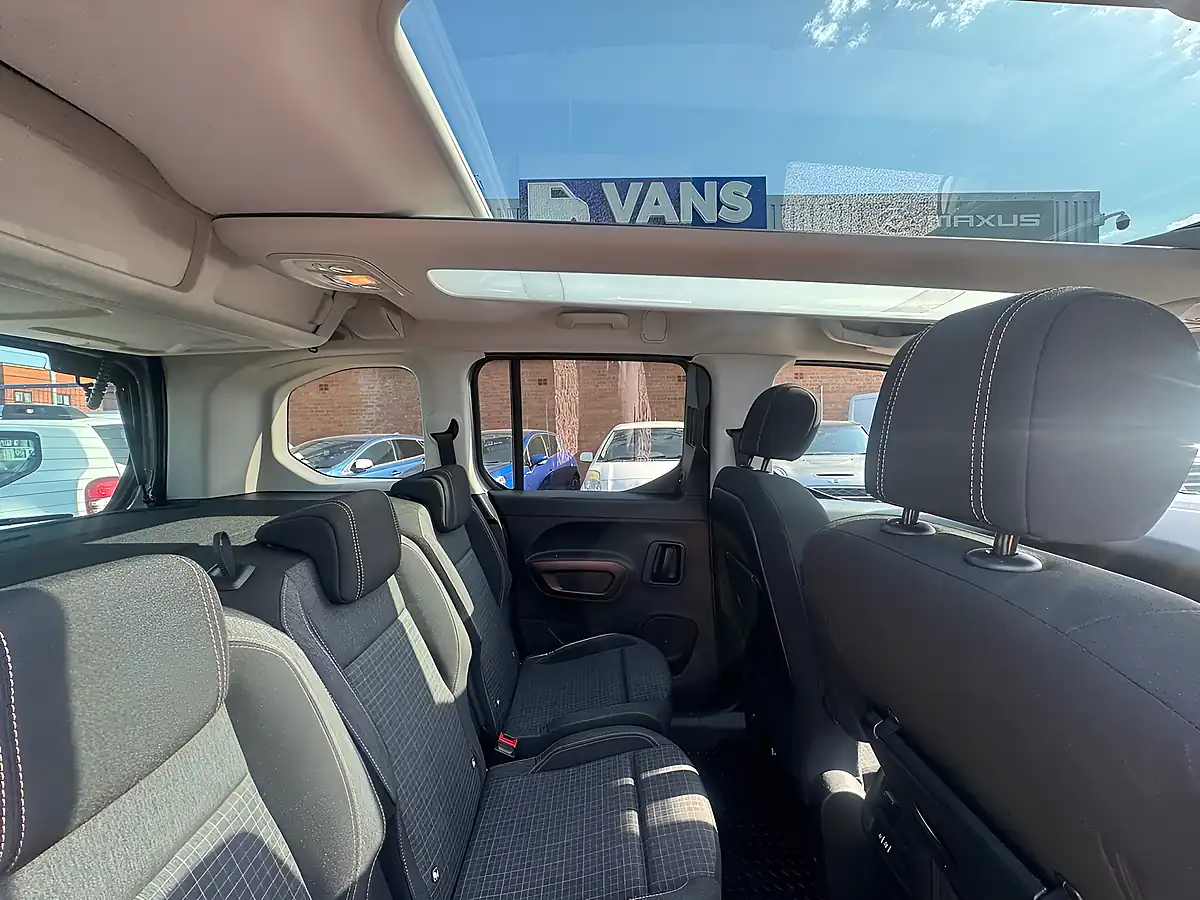 Used 2018 Peugeot Rifter GT Line Grey - Interior and Exterior details 15